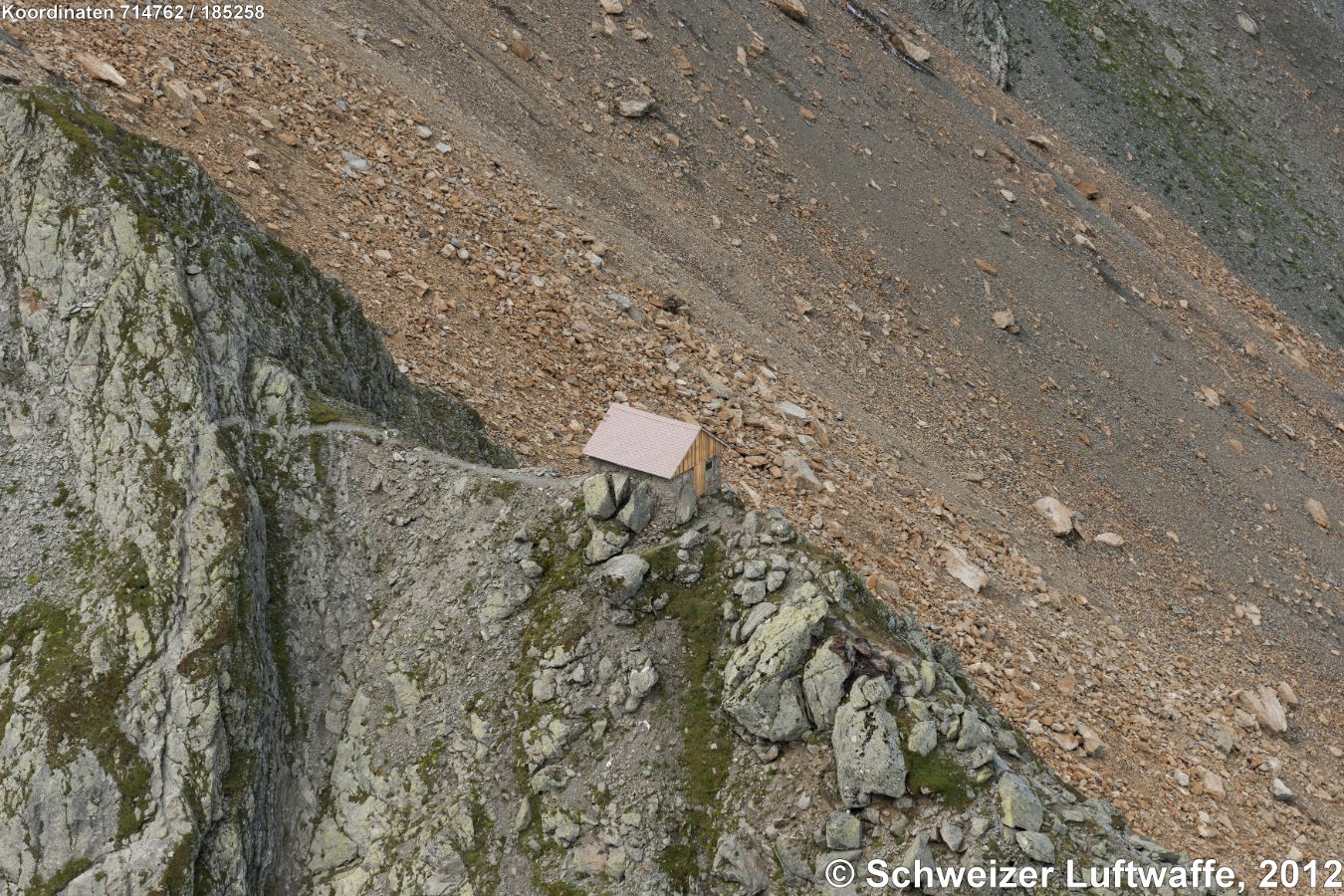 Grünhornhütte SAC 2449 m.ü.M., im Gebiet des Tödi. Blick gegen NE (Position: 2'714'674.56, 1'185'527.88)